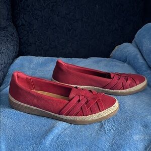 Clark’s red Women's Casual Slip-On Shoes size 8.5